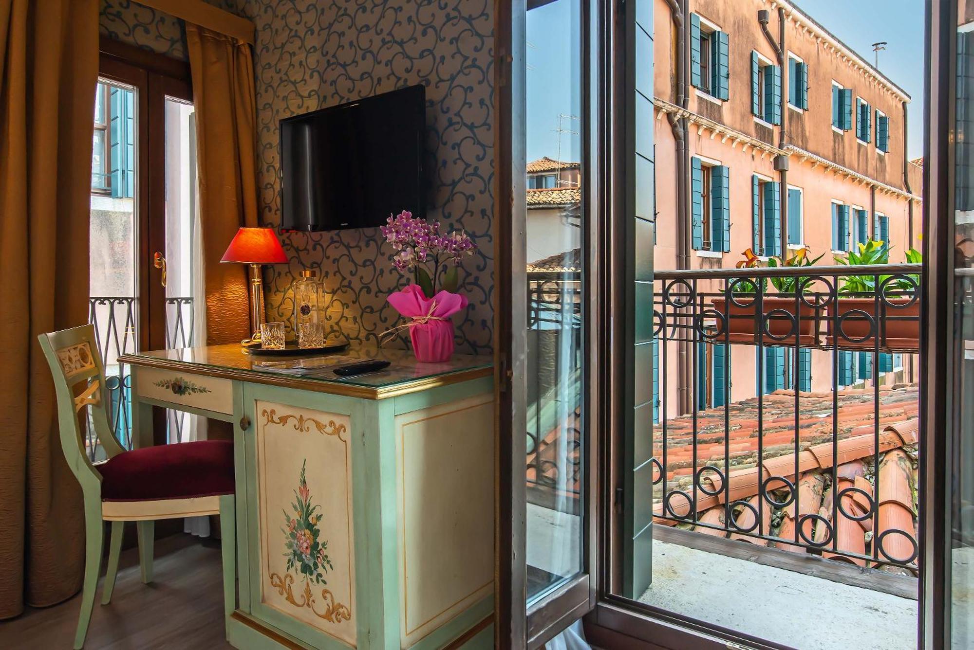ונציה Hotel La Fenice Et Des Artistes מראה חיצוני תמונה