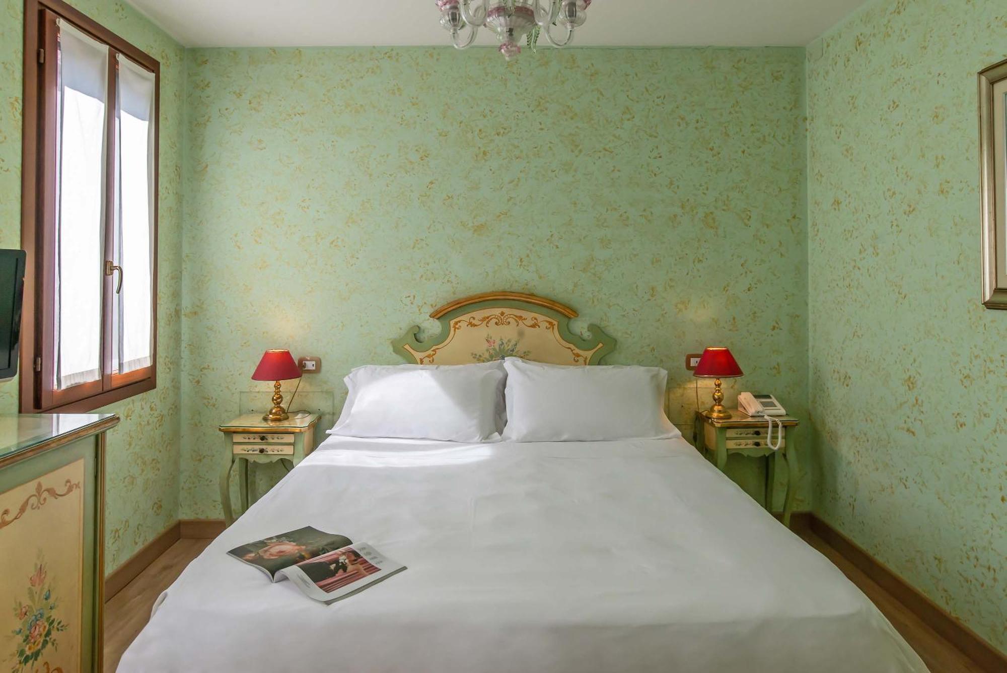 ונציה Hotel La Fenice Et Des Artistes מראה חיצוני תמונה